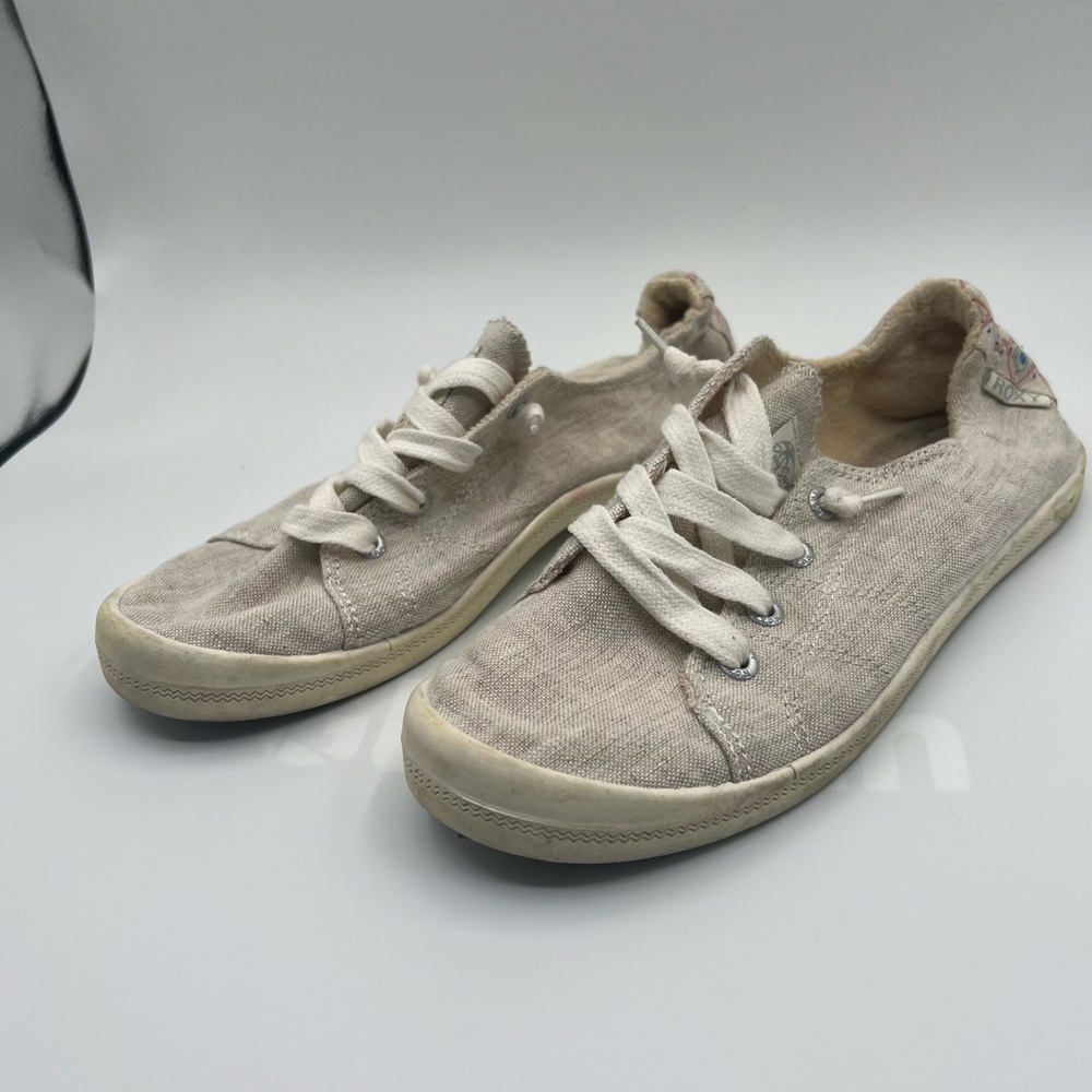 ⸻
🌸 Roxy Women’s Canvas Casual Lace-Up Sneakers